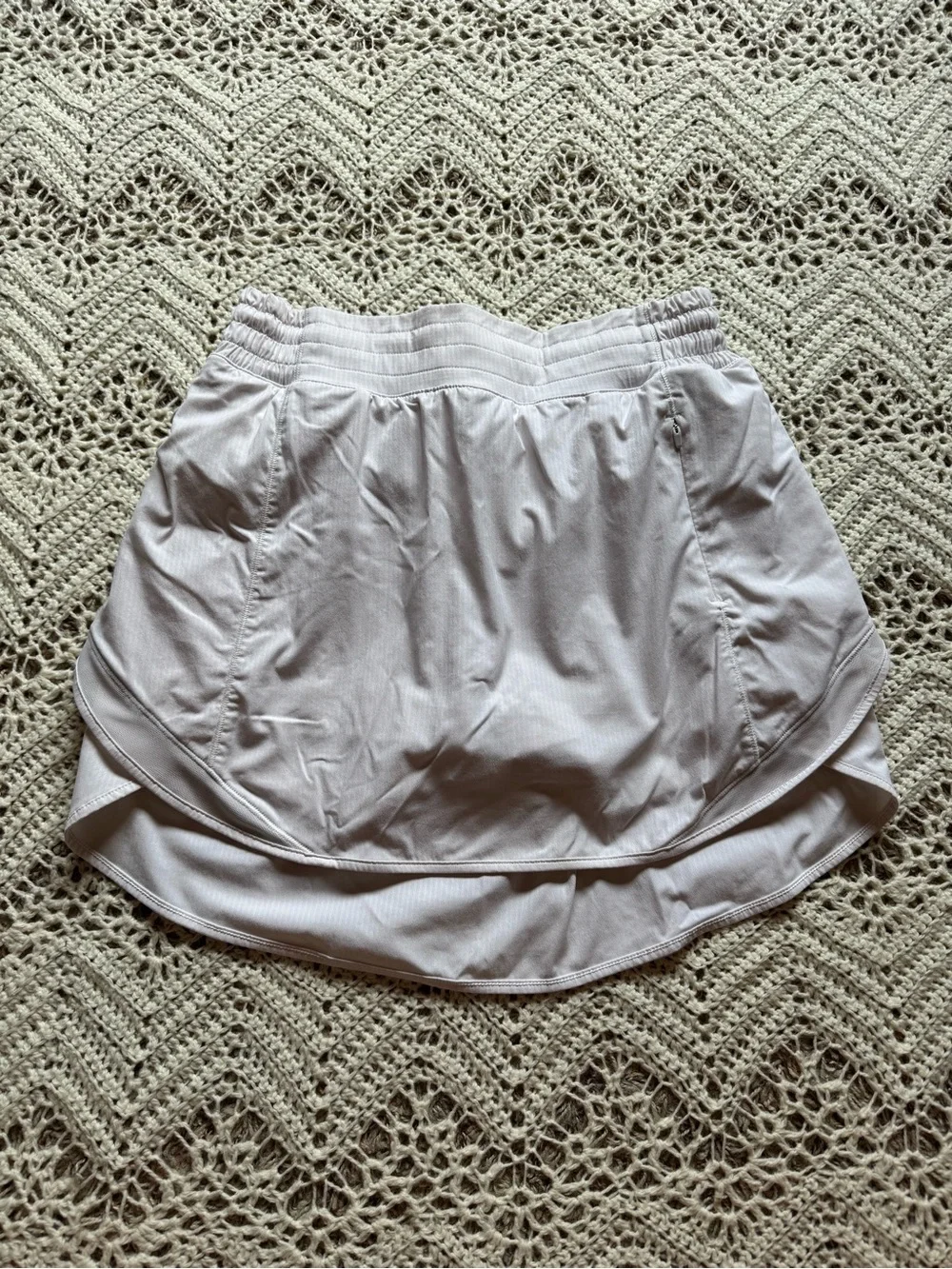 Lululemon Hotty Hot High-Rise Skirt Size 6 White Skort Biker Shorts Tennis Skirt